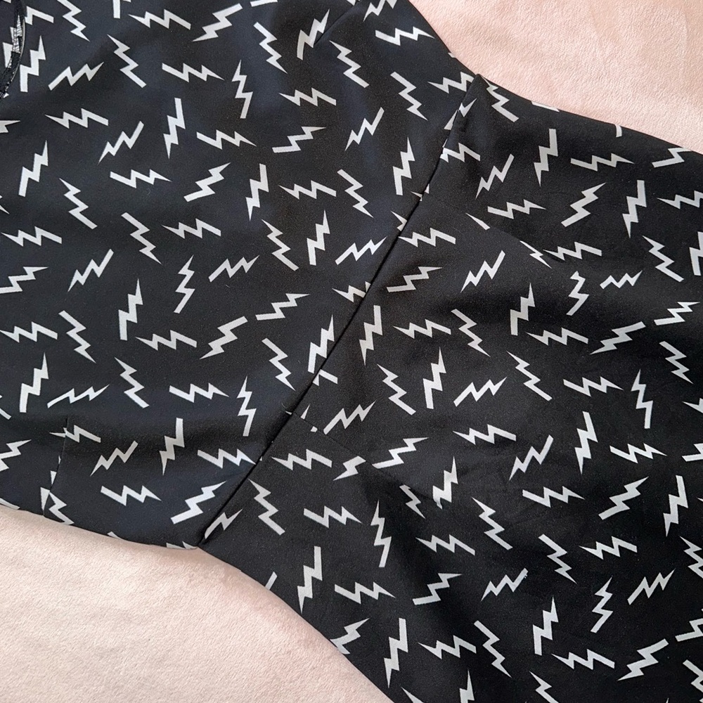 BLACK & WHITE LIGHTENING BOLT COCKTAIL DRESS W/ BACK ZIPPER · SIZE L - Picture 3 of 7